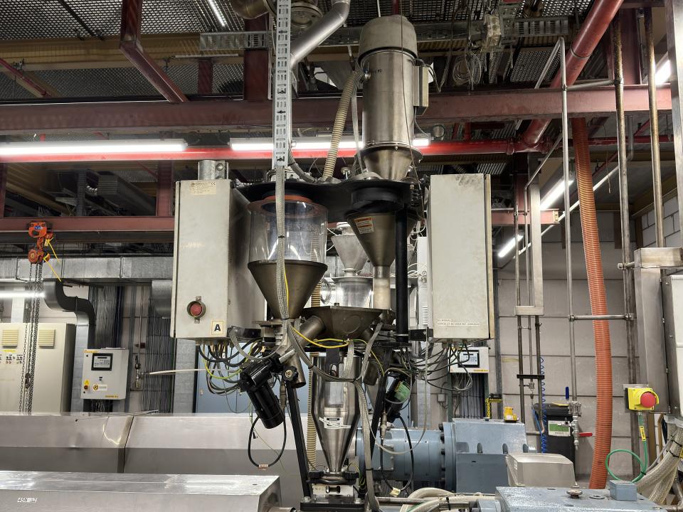 Dispensing station Filling Machines