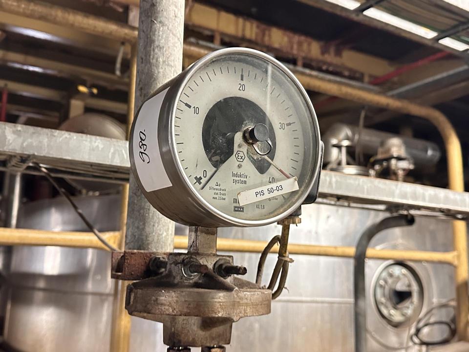 Pressure gauge with inductive limit switch Measuring Gauges