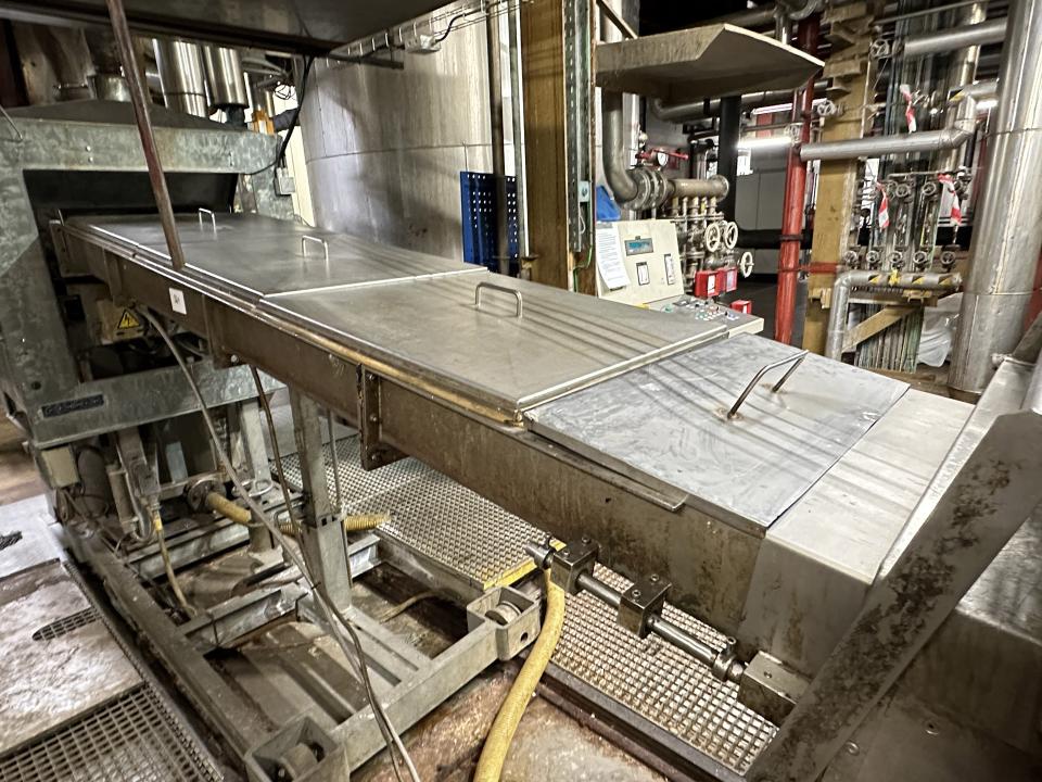 Sliding bed Flow plates