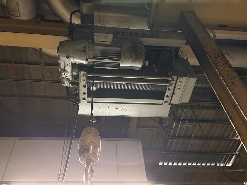 Overhead crane capacity 2,500kg Overhead Cranes