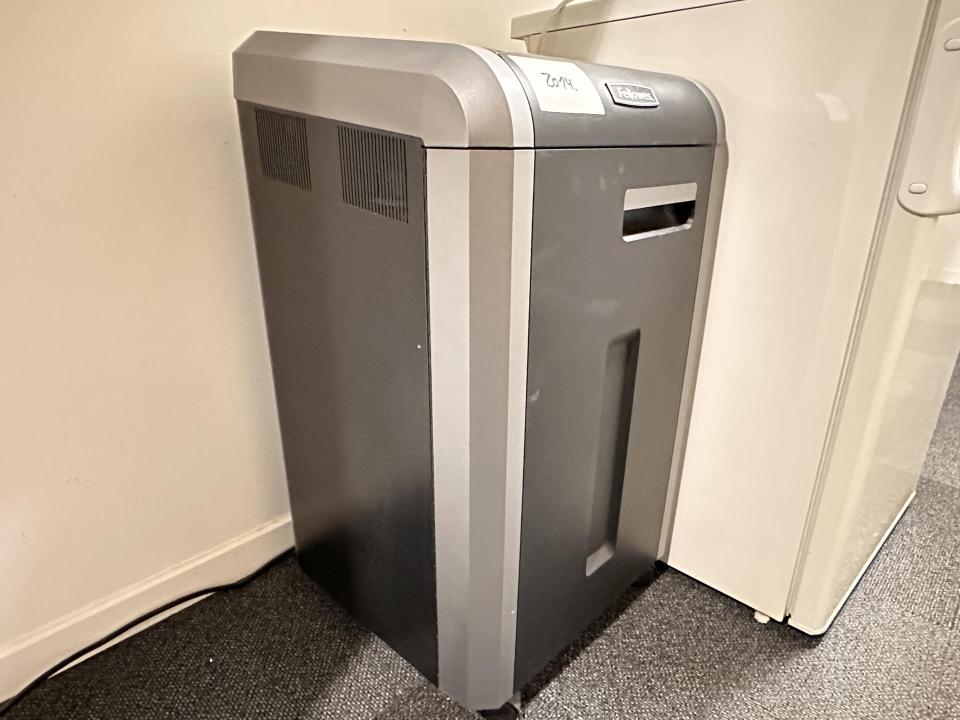 Shredding machines Paper shredders