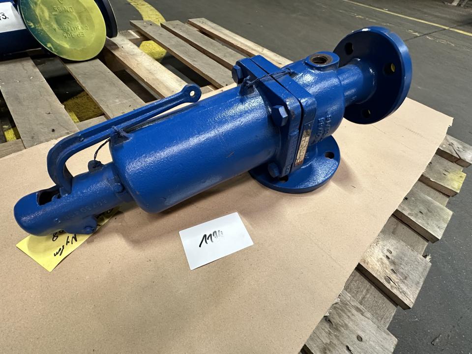Flanged safety valve Valves