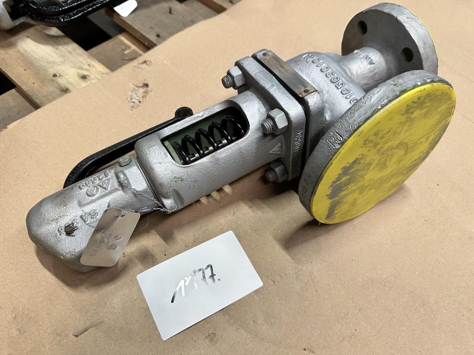 Flanged safety valve image