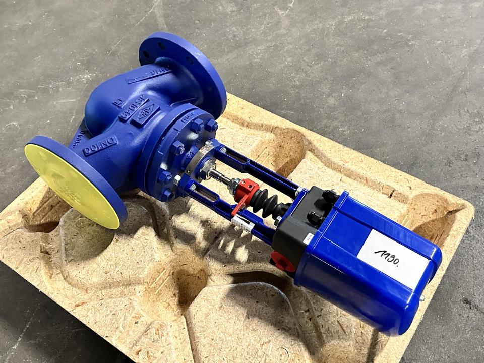 Non-return valve with electric actuator image