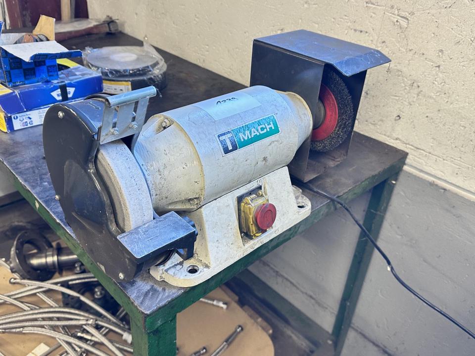 Bench Grinder with brush 900W 