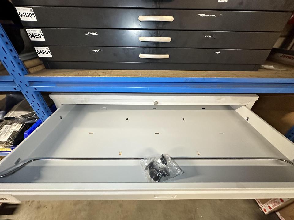 Cabinet with 5 shelves Workshop Inventory