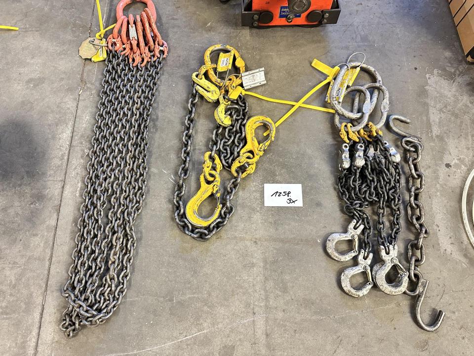 Hoisting chains Various Lifting and Hoisting Equipment