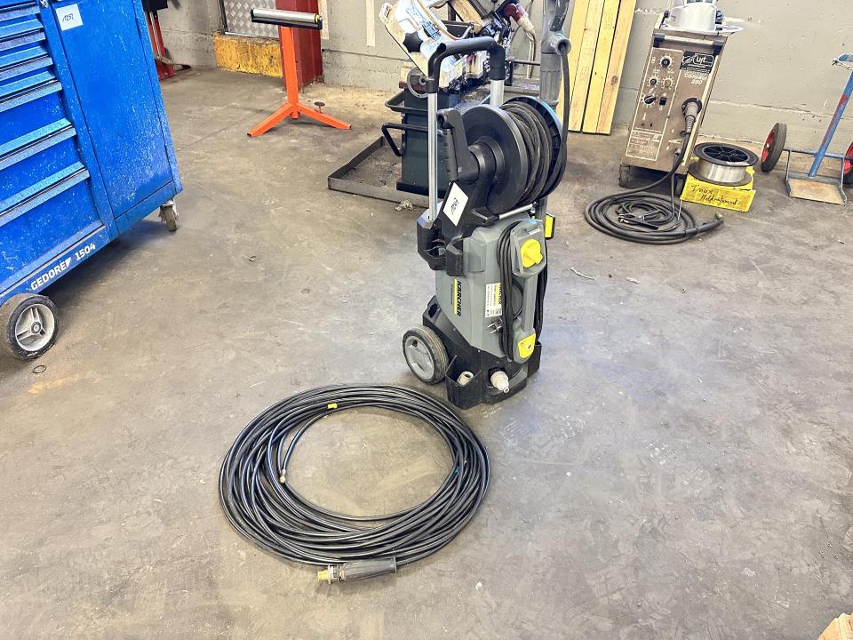 Industrial high-pressure cleaner image