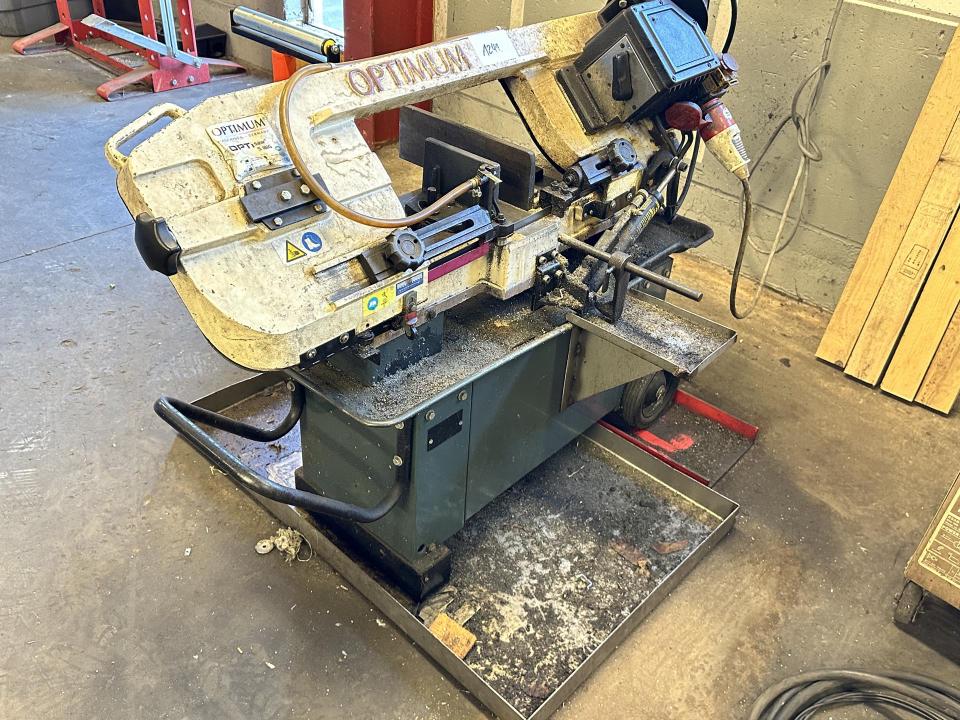 Metal band saw with gearbox 