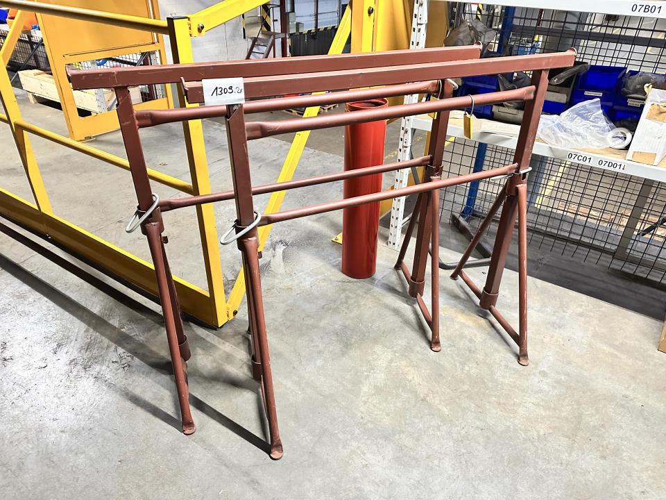Mounting stands 