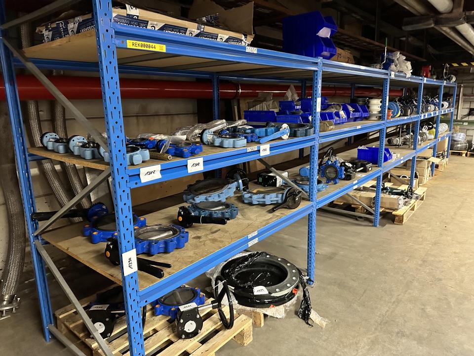 Heavy-duty shelving Shelving
