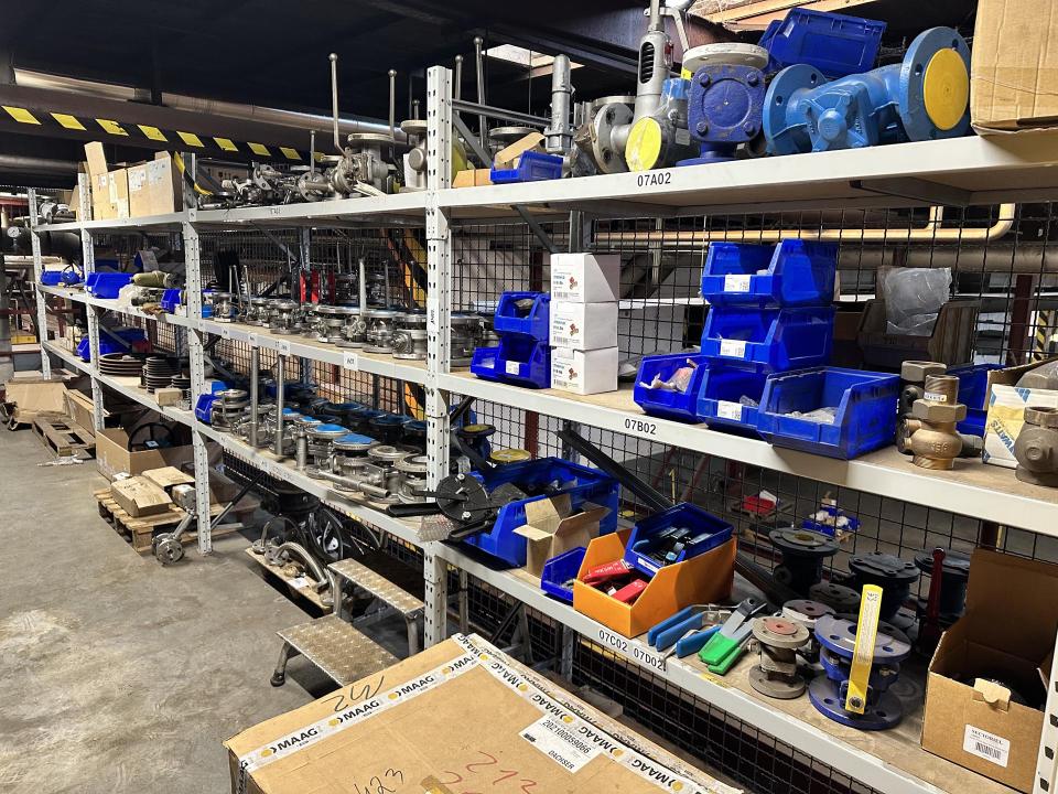 Heavy-duty shelving Shelving