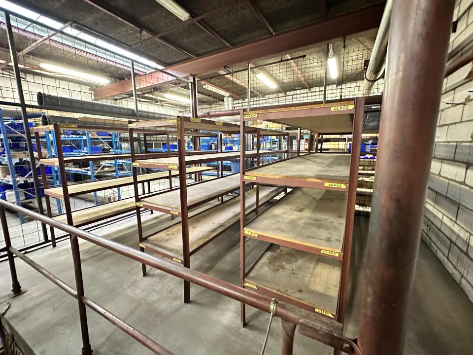 Heavy-duty shelving Shelving