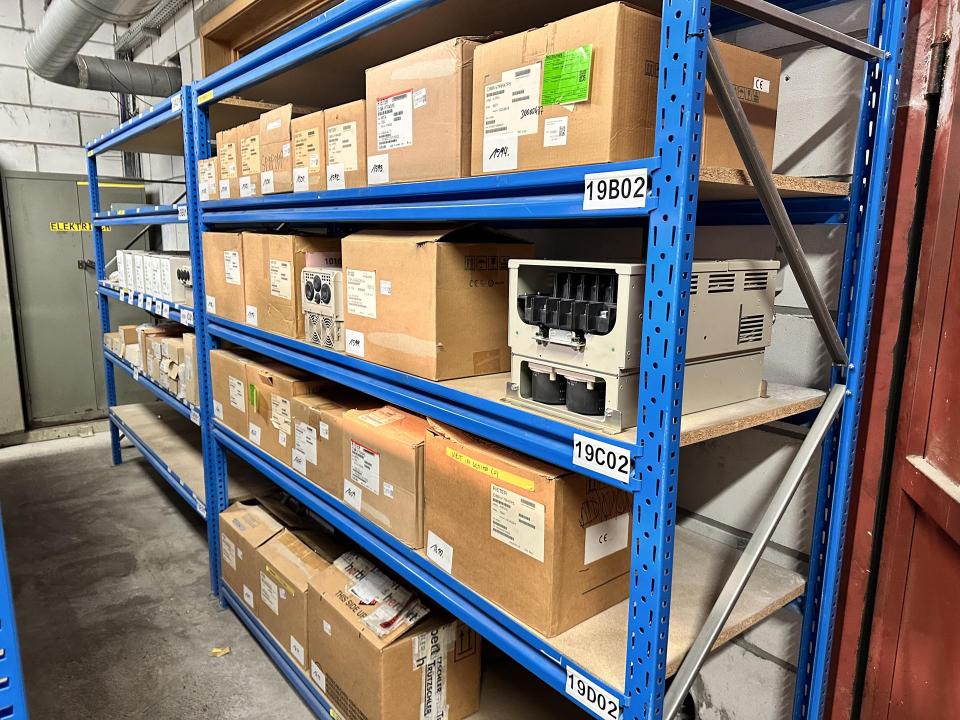 Heavy-duty shelving Shelving