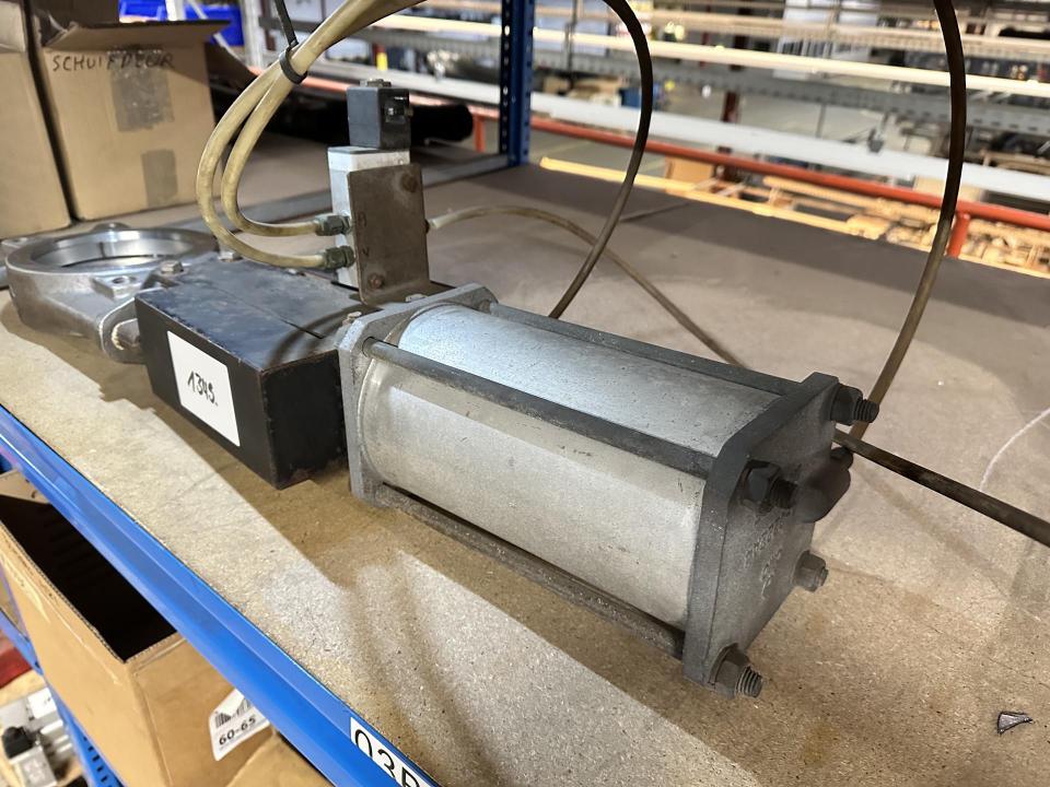 Pneumatic slide valves Valves