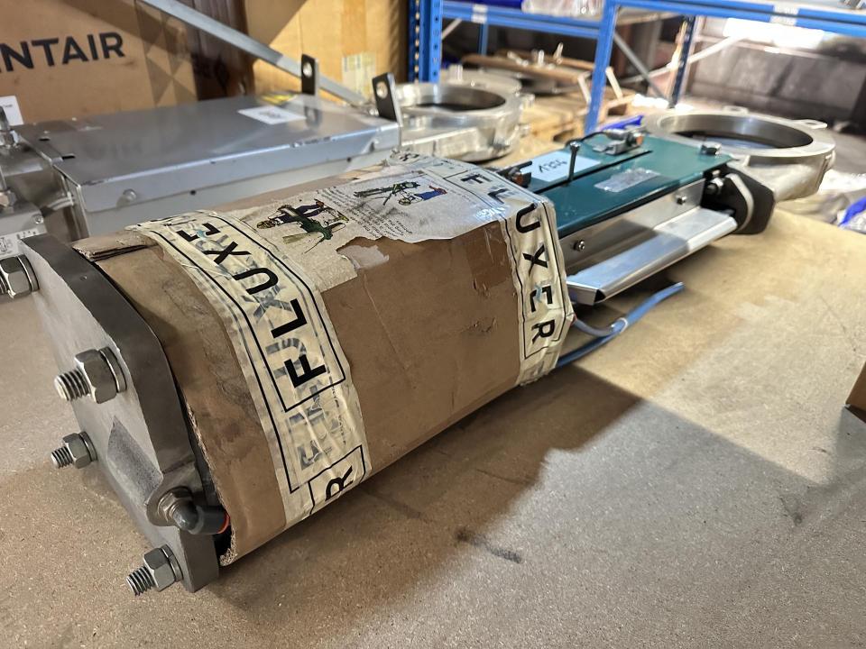 Pneumatic slide valves image