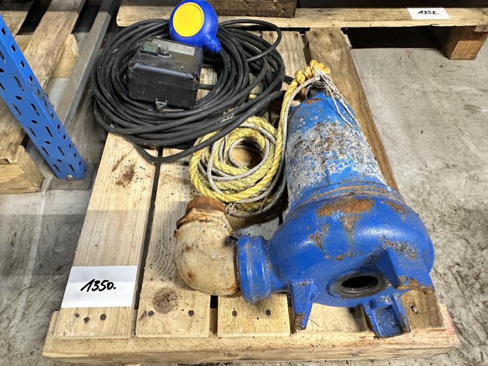 Submerged pump Pumps
