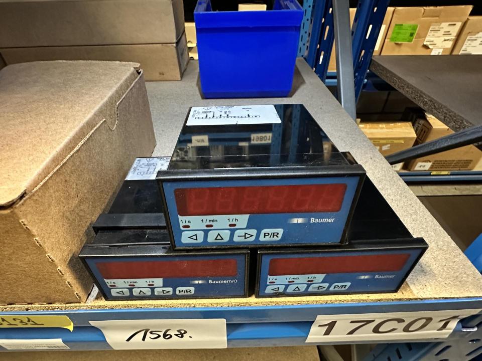Tachometer Metal stock