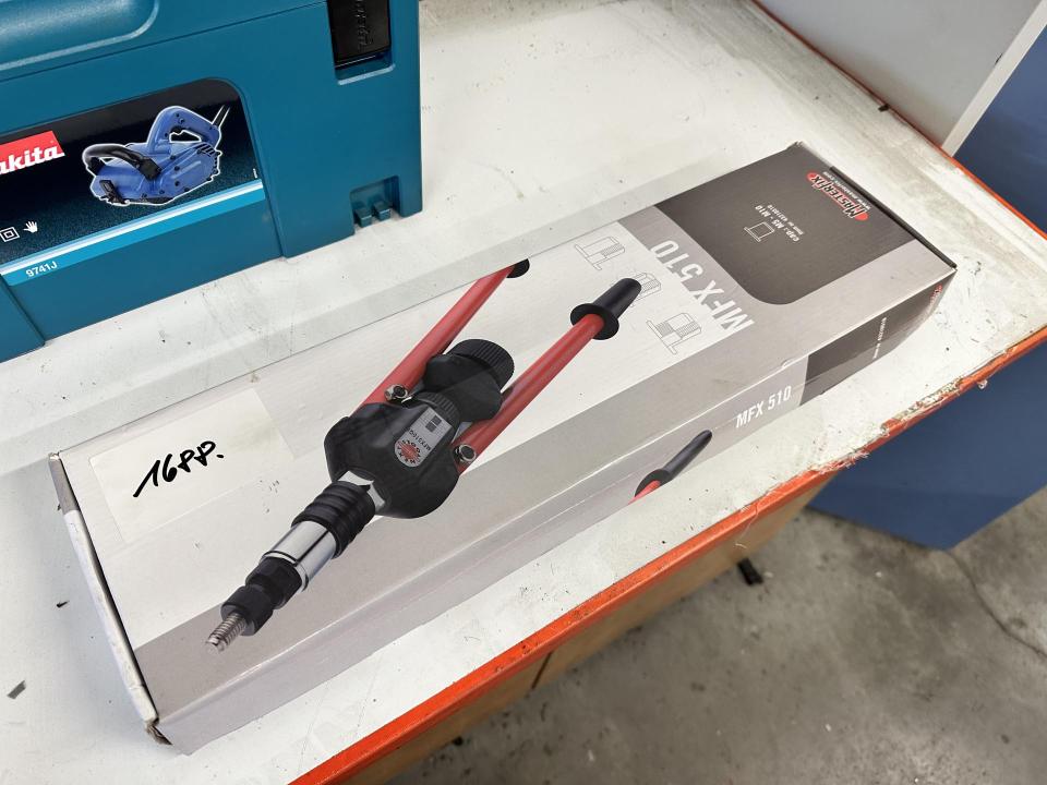 Tool for setting blind rivet nuts and bolts Manual tools
