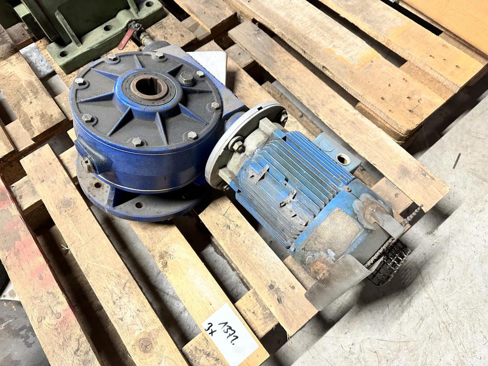 Various spare parts  Metal stock
