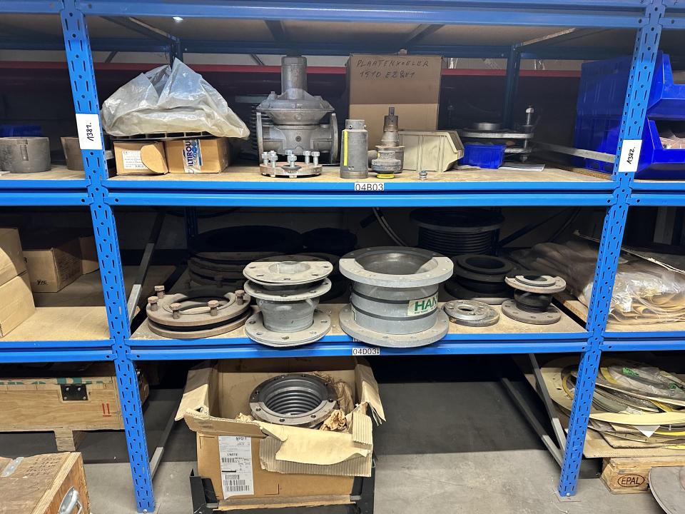 Various spare parts / unknown Metal stock