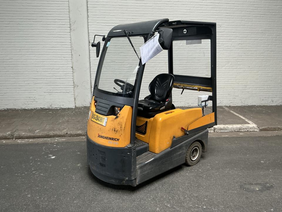 Tow tractor Internal Transportation
