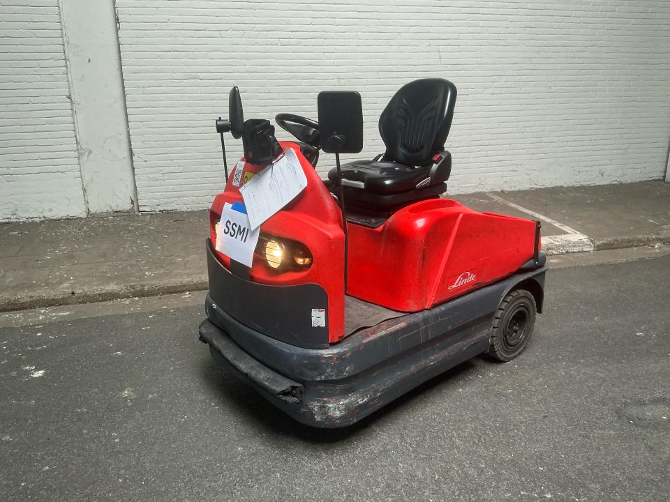 Tow Tractor Internal Transportation