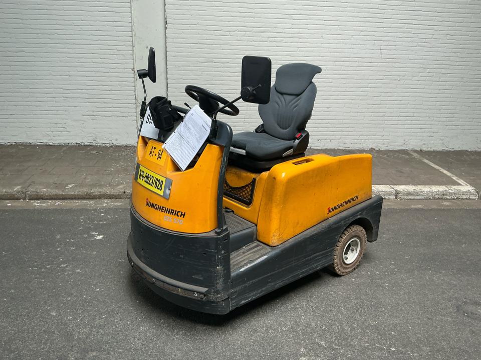 Tow tractor Internal Transportation