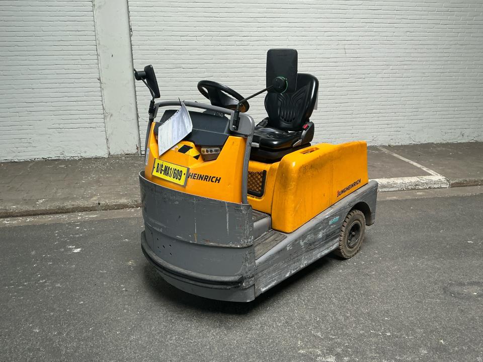Tow tractor Internal Transportation