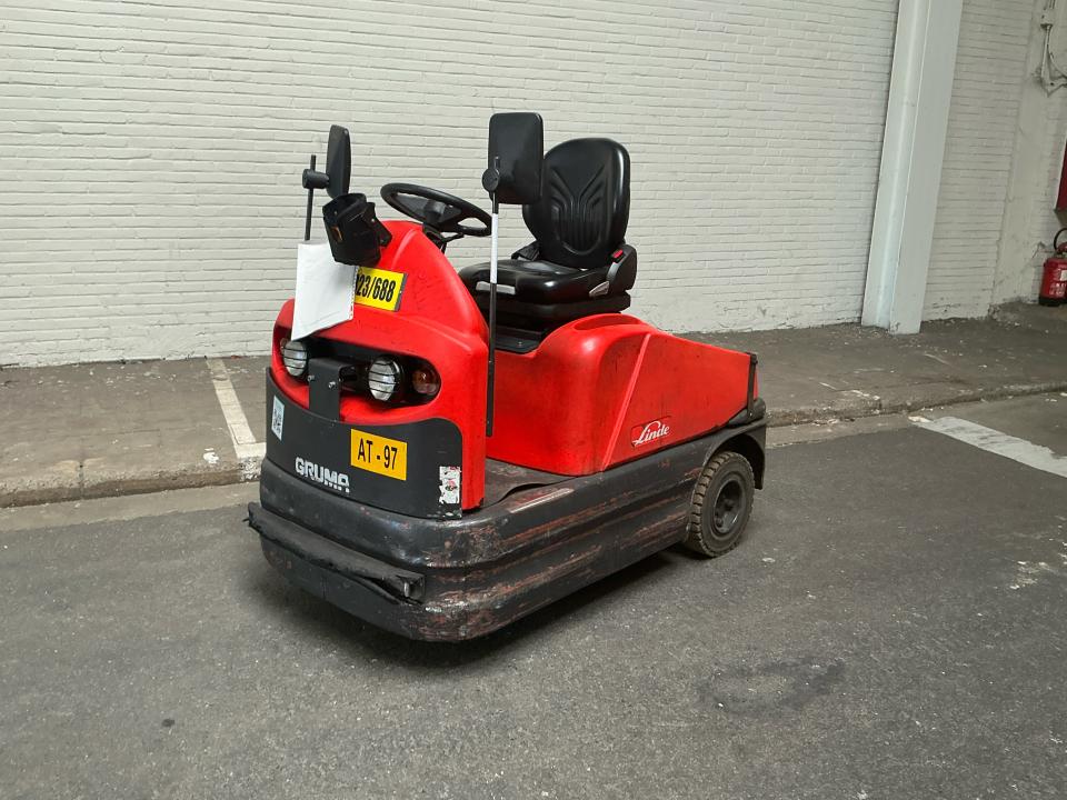 Tow Tractor Internal Transportation