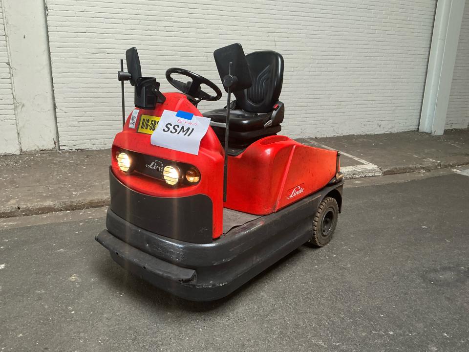 Tow Tractor Internal Transportation