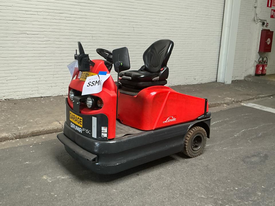 Tow Tractor Internal Transportation