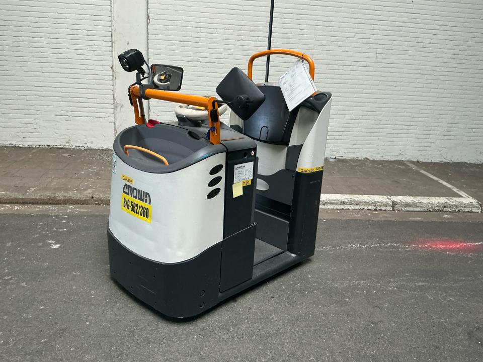 Tow tractor Internal Transportation