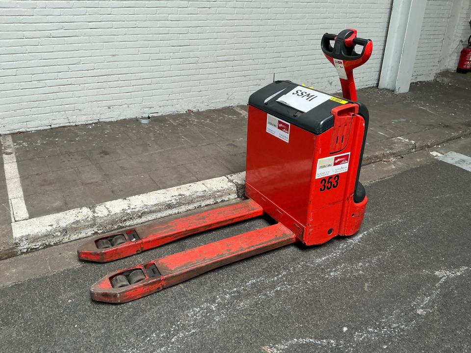 Pallet Stacker Internal Transportation
