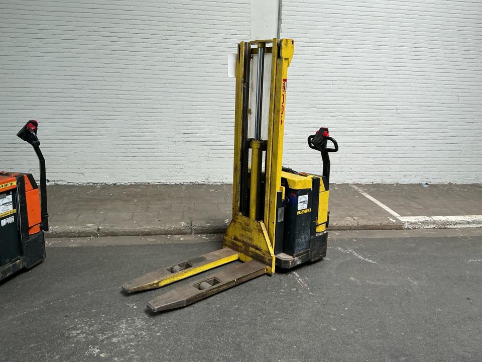 Pallet truck Internal Transportation
