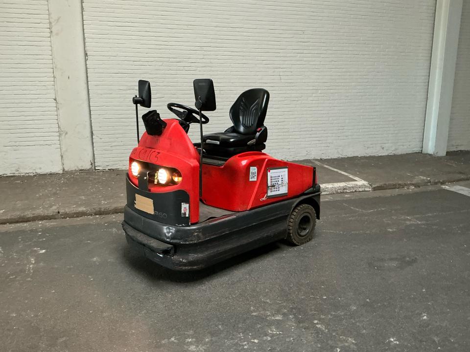 Tow Tractor Internal Transportation
