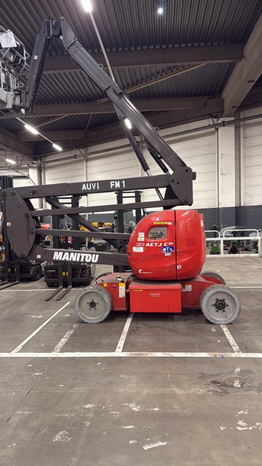 Manitou Moving Elevators