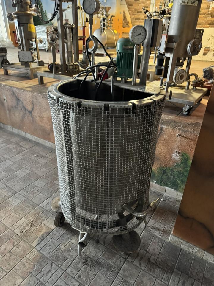 Heated SEITZ open tray, stainless steel, with heating element and stirrer; 250L Various pharmaceutical, cosmetic and chemical