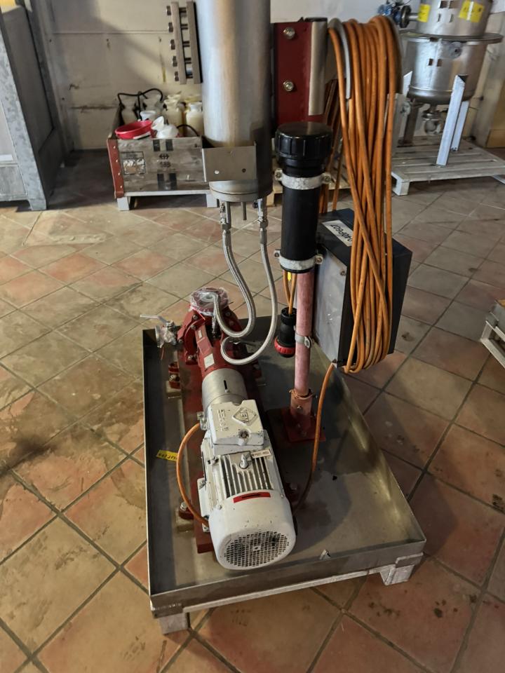 Mobile pump with drip tray Pumps