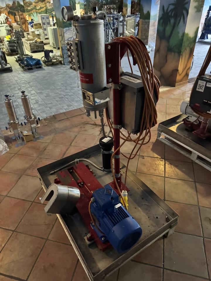 Mobile pump without pump body, with drip tray Pumps