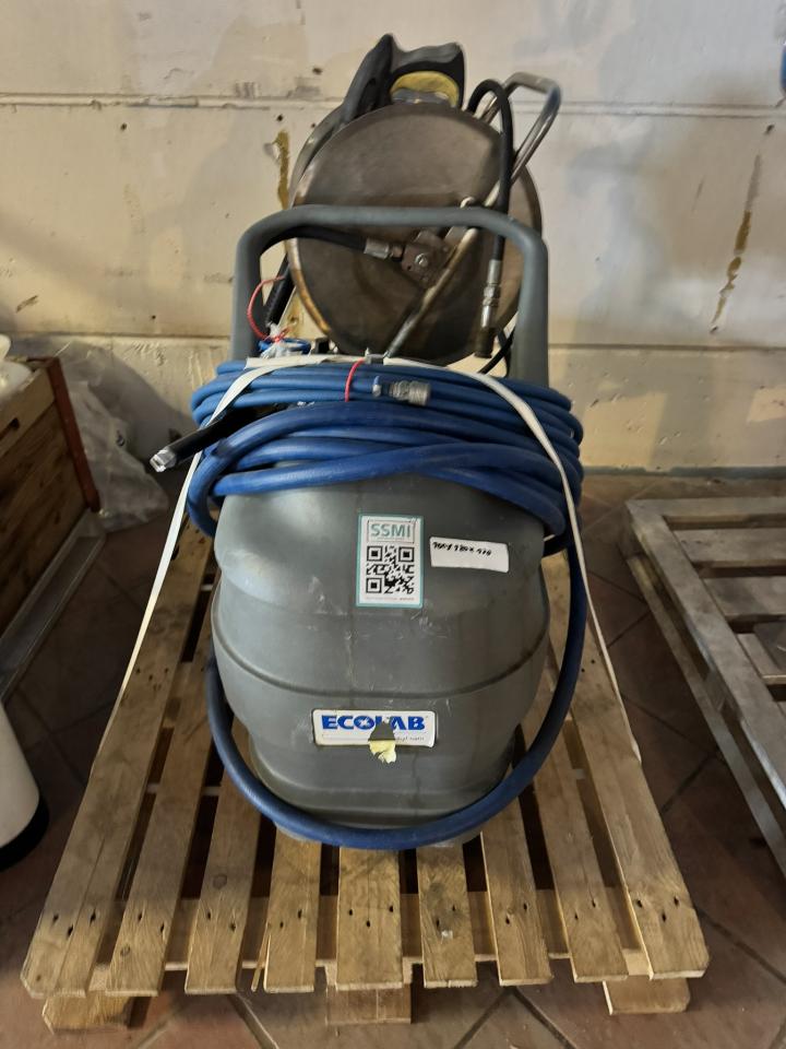 ECOLAB foam system for container cleaning, compressed air controlled Various Cleaning