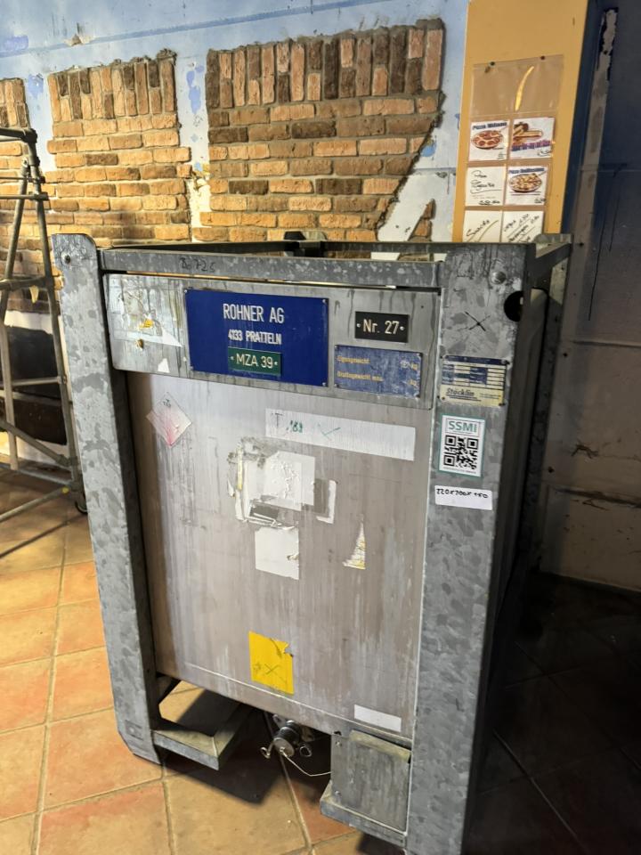 Mobile stainless steel container, 1000 liters, for operation without pressure Containers