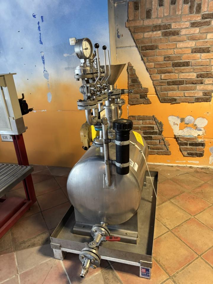 Mobile stainless steel tray, ideal for solvent cycles in cleaning processes, 200 liters, 040-B642 Various pharmaceutical, cosmetic and chemical