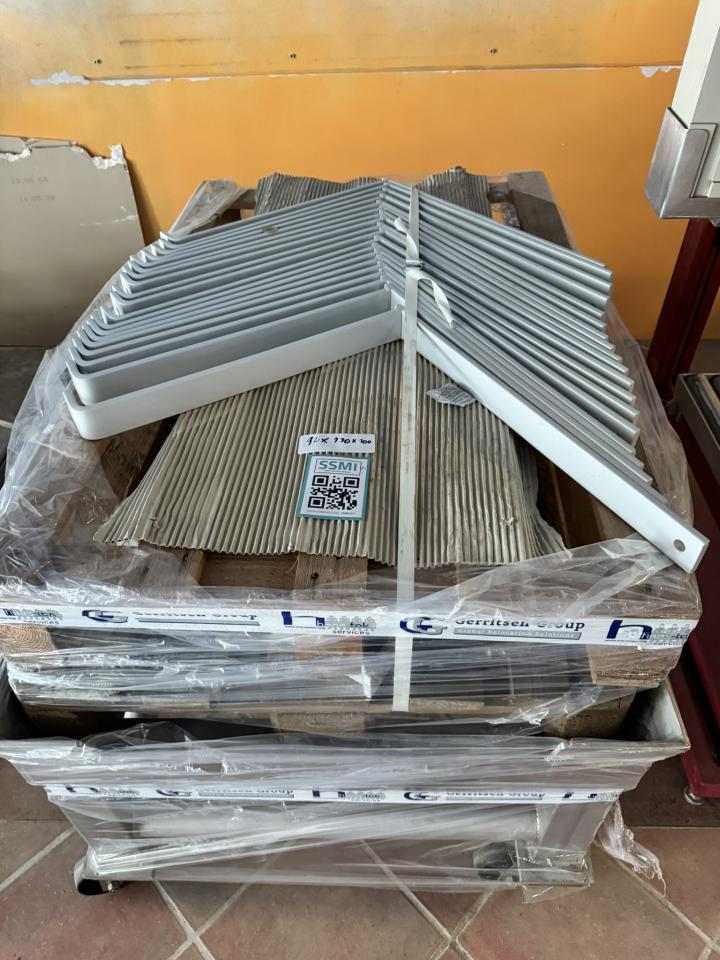 Mobile rack for IBCs or filled pallets, made of stainless steel Various Filling Machines