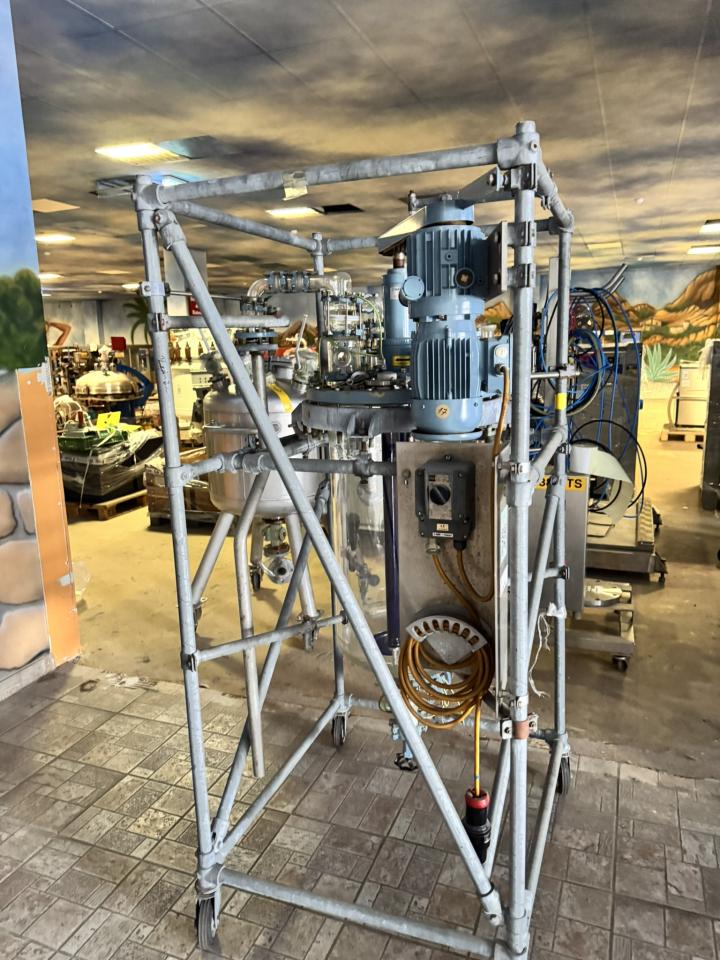 Mobile glass container in rack with stirrer 80ltr Various pharmaceutical, cosmetic and chemical