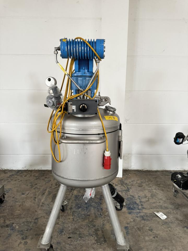 Mobile dispenser with stirrer and motor, 250 L, -1/atm bar, material Hastelloy C22 Various pharmaceutical, cosmetic and chemical