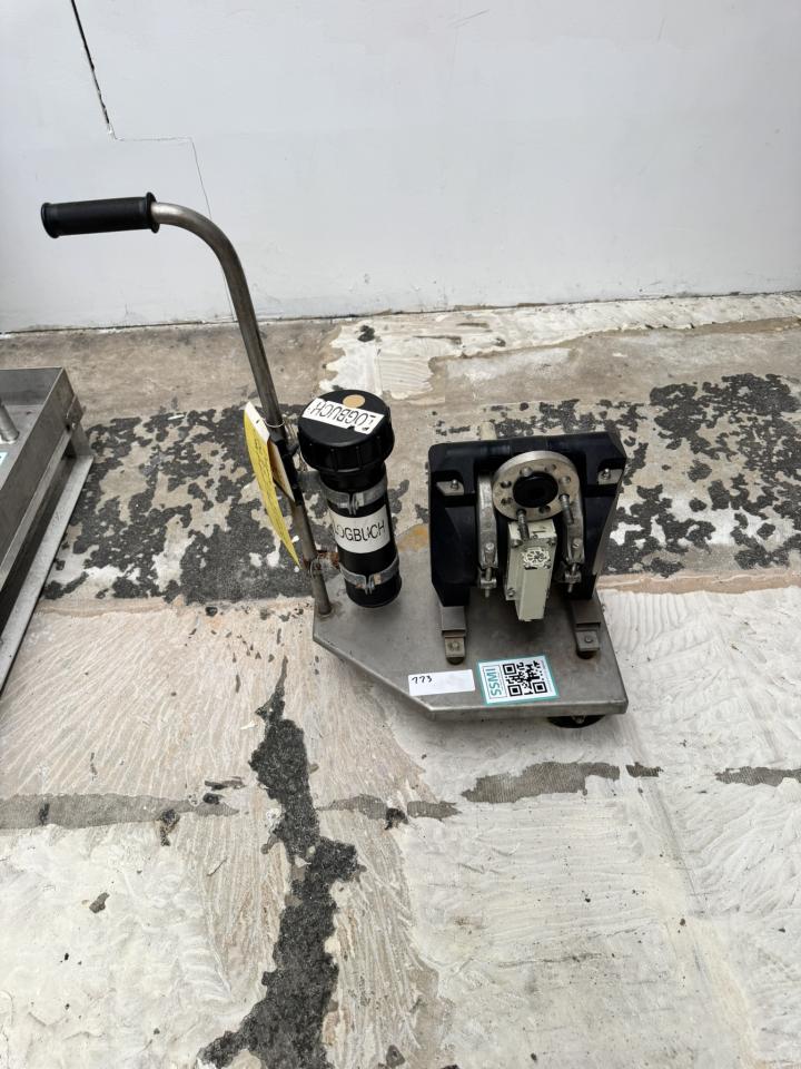 Diaphragm pump on trolly Pumps