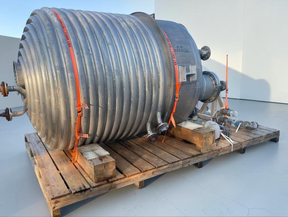 tank with mixer Horizontal Storage Mixing Tanks