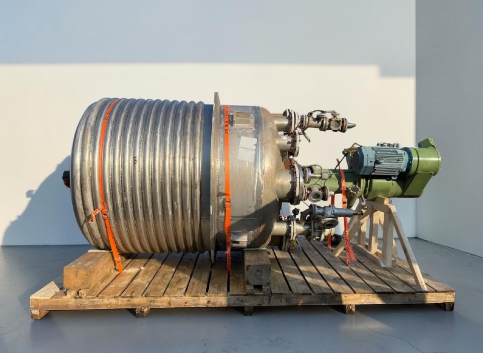 tank with mixer Horizontal Storage Mixing Tanks