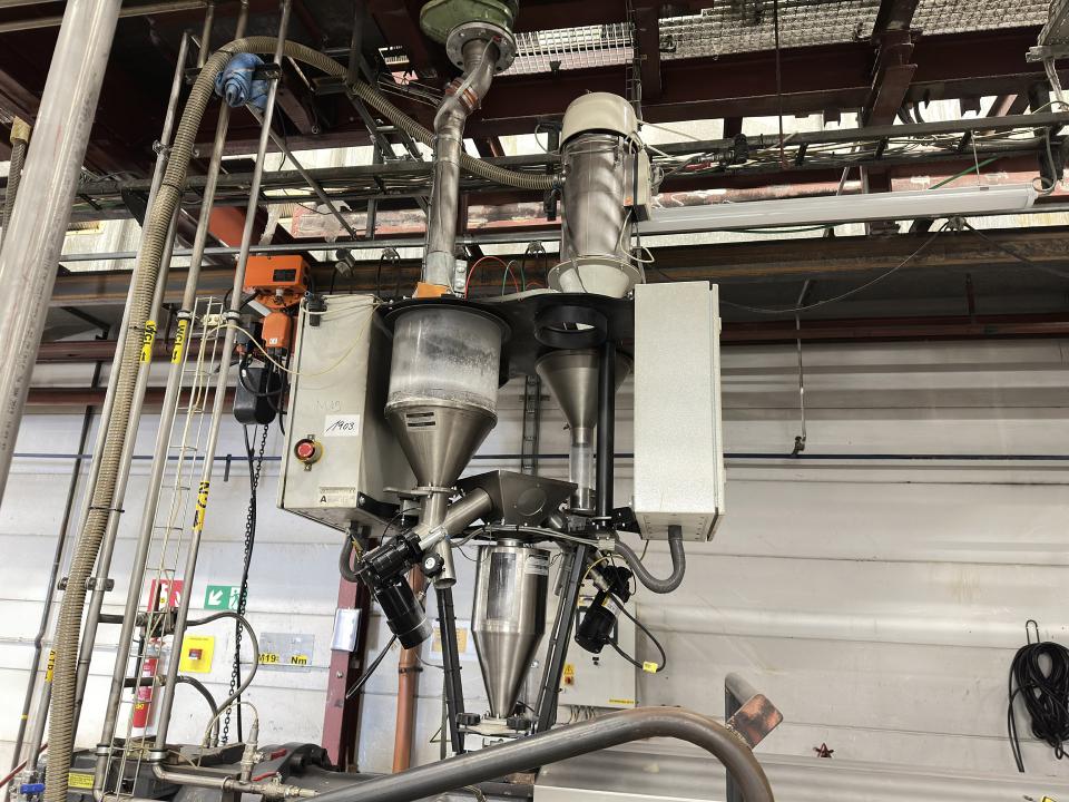 Dispensing station Filling Machines